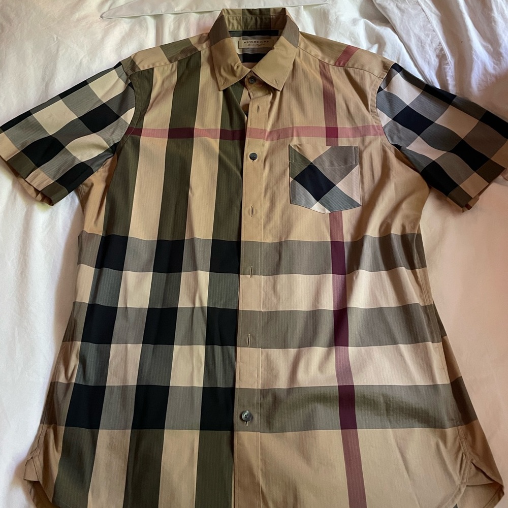Burberry button short sleeve shirt